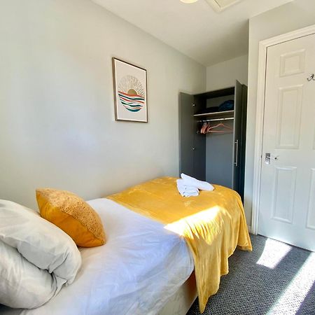 Free Private Parking! Oakley House And Garden! Fully Equipped 4 Comfy Beds Villa Corby Eksteriør bilde