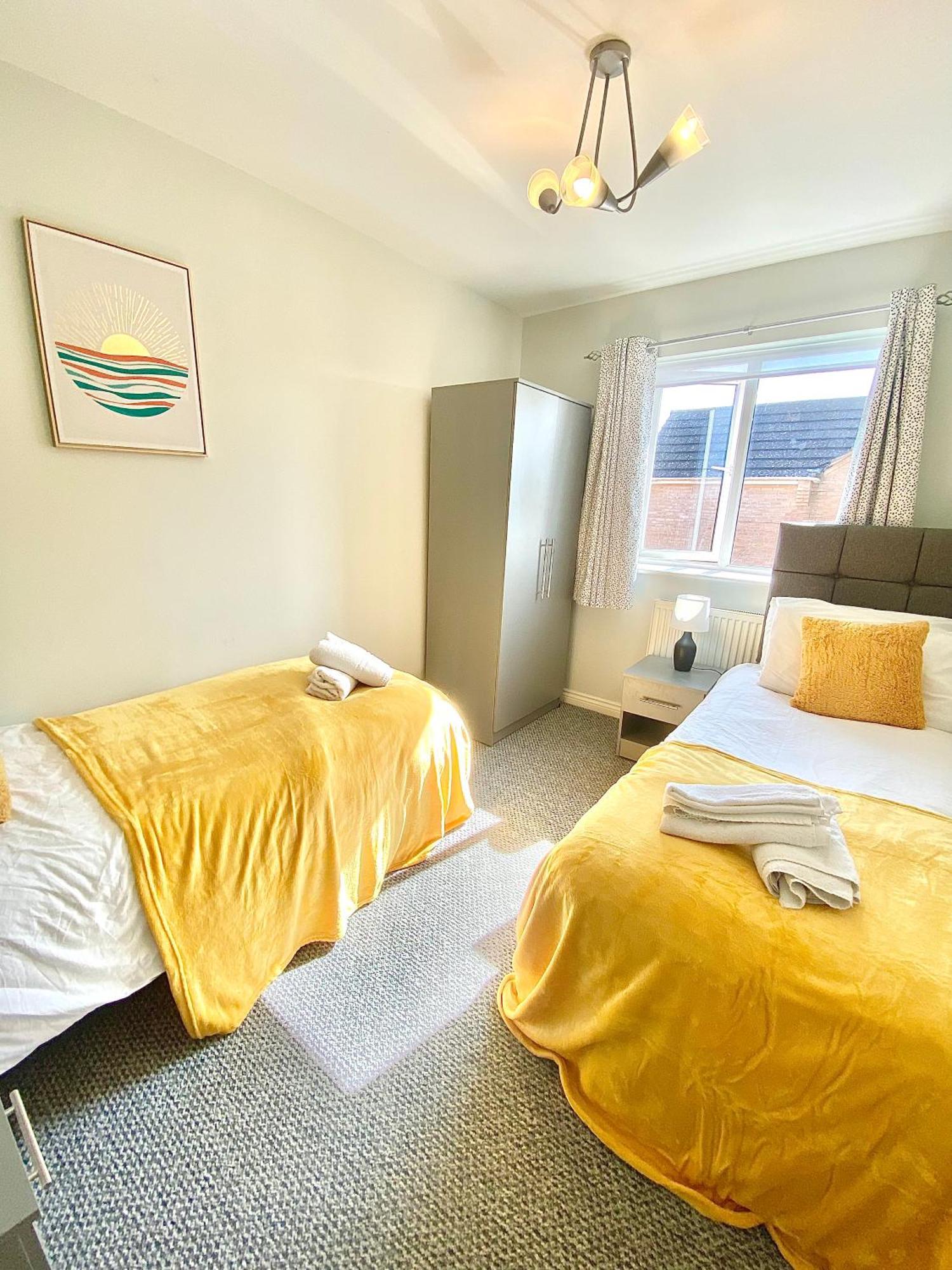Free Private Parking! Oakley House And Garden! Fully Equipped 4 Comfy Beds Villa Corby Eksteriør bilde